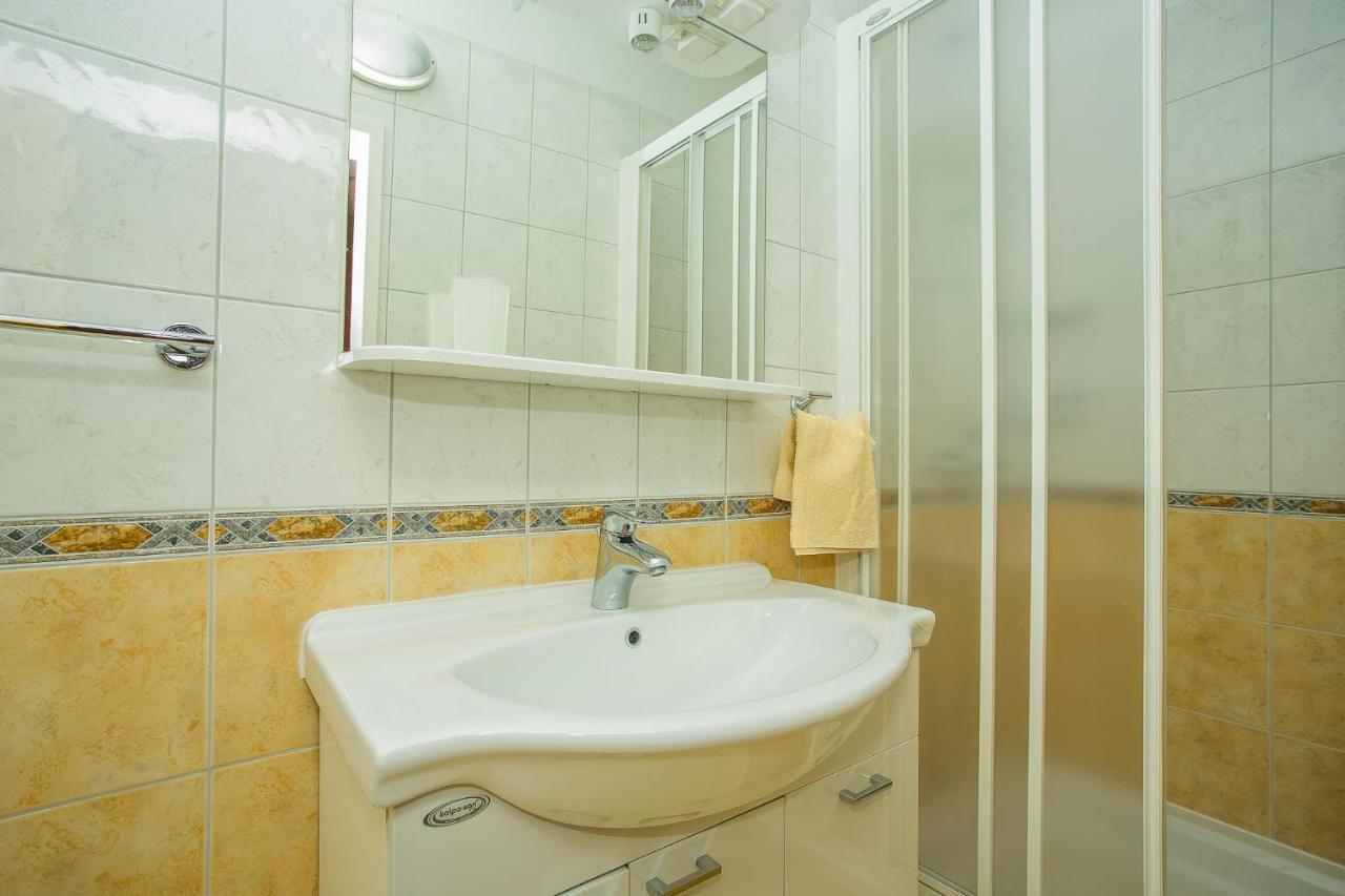 Apartments Nada Palit Exterior photo